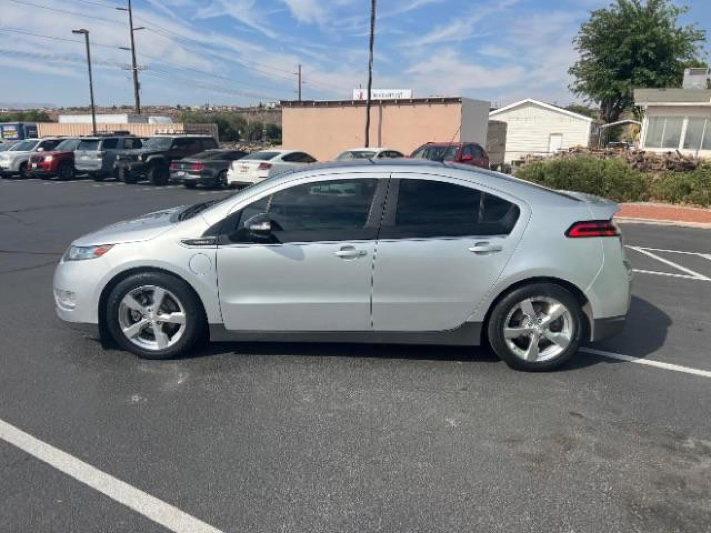 2012 Silver Ice Metallic /Jet Black and Ceramic Chevrolet Volt Premium w/ Navigation (1G1RD6E47CU) with an 1.4L L4 DOHC 16V PLUG-IN HYBRID engine, Continuously Variabl transmission, located at 1865 East Red Hills Pkwy, St. George, 84770, (435) 628-0023, 37.120850, -113.543640 - We specialize in helping ALL people get the best financing available. No matter your credit score, good, bad or none we can get you an amazing rate. Had a bankruptcy, divorce, or repossessions? We give you the green light to get your credit back on the road. Low down and affordable payments that fit - Photo#3