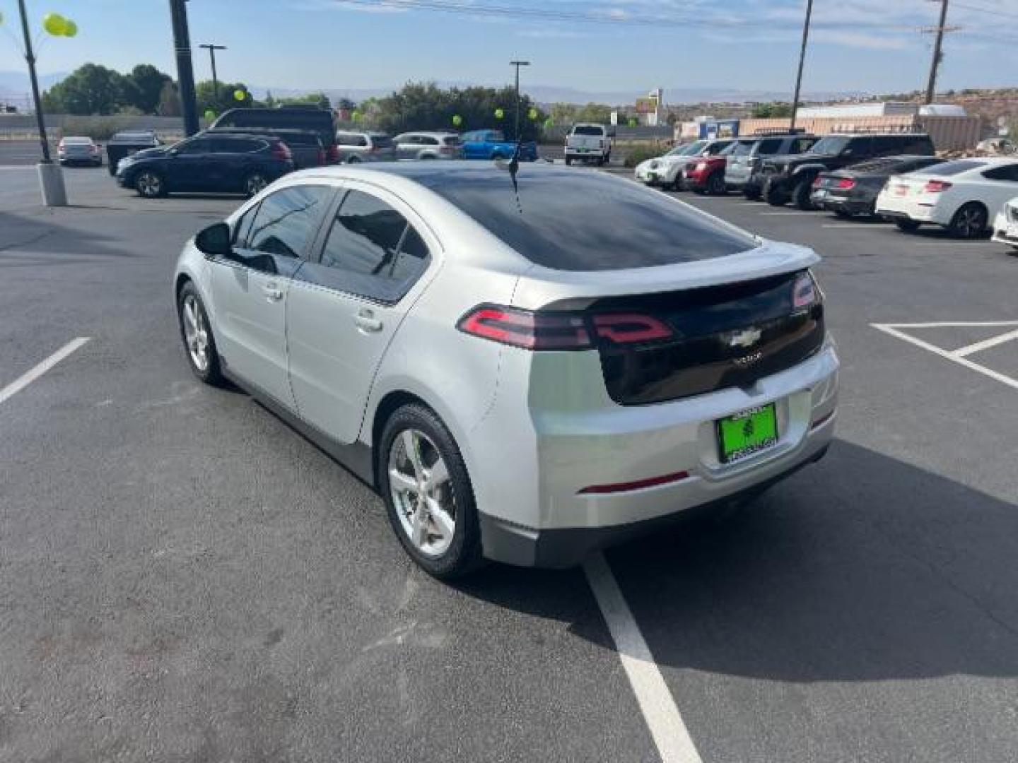 2012 Silver Ice Metallic /Jet Black and Ceramic Chevrolet Volt Premium w/ Navigation (1G1RD6E47CU) with an 1.4L L4 DOHC 16V PLUG-IN HYBRID engine, Continuously Variabl transmission, located at 1865 East Red Hills Pkwy, St. George, 84770, (435) 628-0023, 37.120850, -113.543640 - We specialize in helping ALL people get the best financing available. No matter your credit score, good, bad or none we can get you an amazing rate. Had a bankruptcy, divorce, or repossessions? We give you the green light to get your credit back on the road. Low down and affordable payments that fit - Photo#4