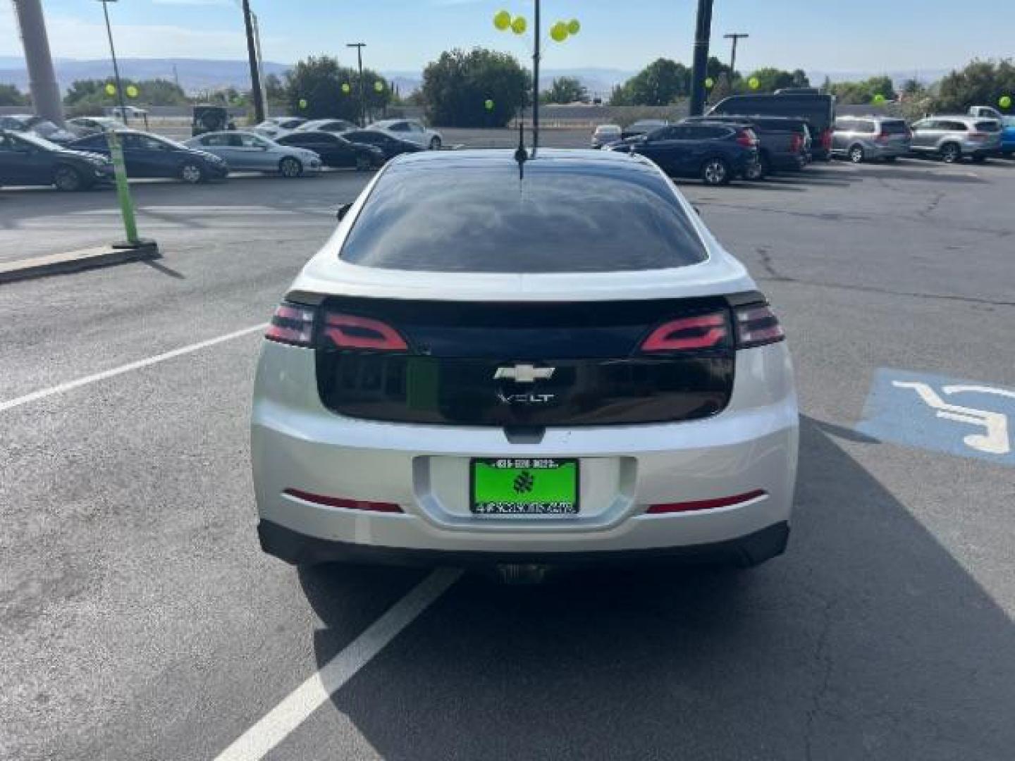 2012 Silver Ice Metallic /Jet Black and Ceramic Chevrolet Volt Premium w/ Navigation (1G1RD6E47CU) with an 1.4L L4 DOHC 16V PLUG-IN HYBRID engine, Continuously Variabl transmission, located at 1865 East Red Hills Pkwy, St. George, 84770, (435) 628-0023, 37.120850, -113.543640 - We specialize in helping ALL people get the best financing available. No matter your credit score, good, bad or none we can get you an amazing rate. Had a bankruptcy, divorce, or repossessions? We give you the green light to get your credit back on the road. Low down and affordable payments that fit - Photo#5