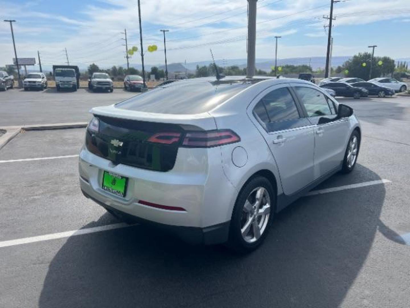2012 Silver Ice Metallic /Jet Black and Ceramic Chevrolet Volt Premium w/ Navigation (1G1RD6E47CU) with an 1.4L L4 DOHC 16V PLUG-IN HYBRID engine, Continuously Variabl transmission, located at 1865 East Red Hills Pkwy, St. George, 84770, (435) 628-0023, 37.120850, -113.543640 - We specialize in helping ALL people get the best financing available. No matter your credit score, good, bad or none we can get you an amazing rate. Had a bankruptcy, divorce, or repossessions? We give you the green light to get your credit back on the road. Low down and affordable payments that fit - Photo#6