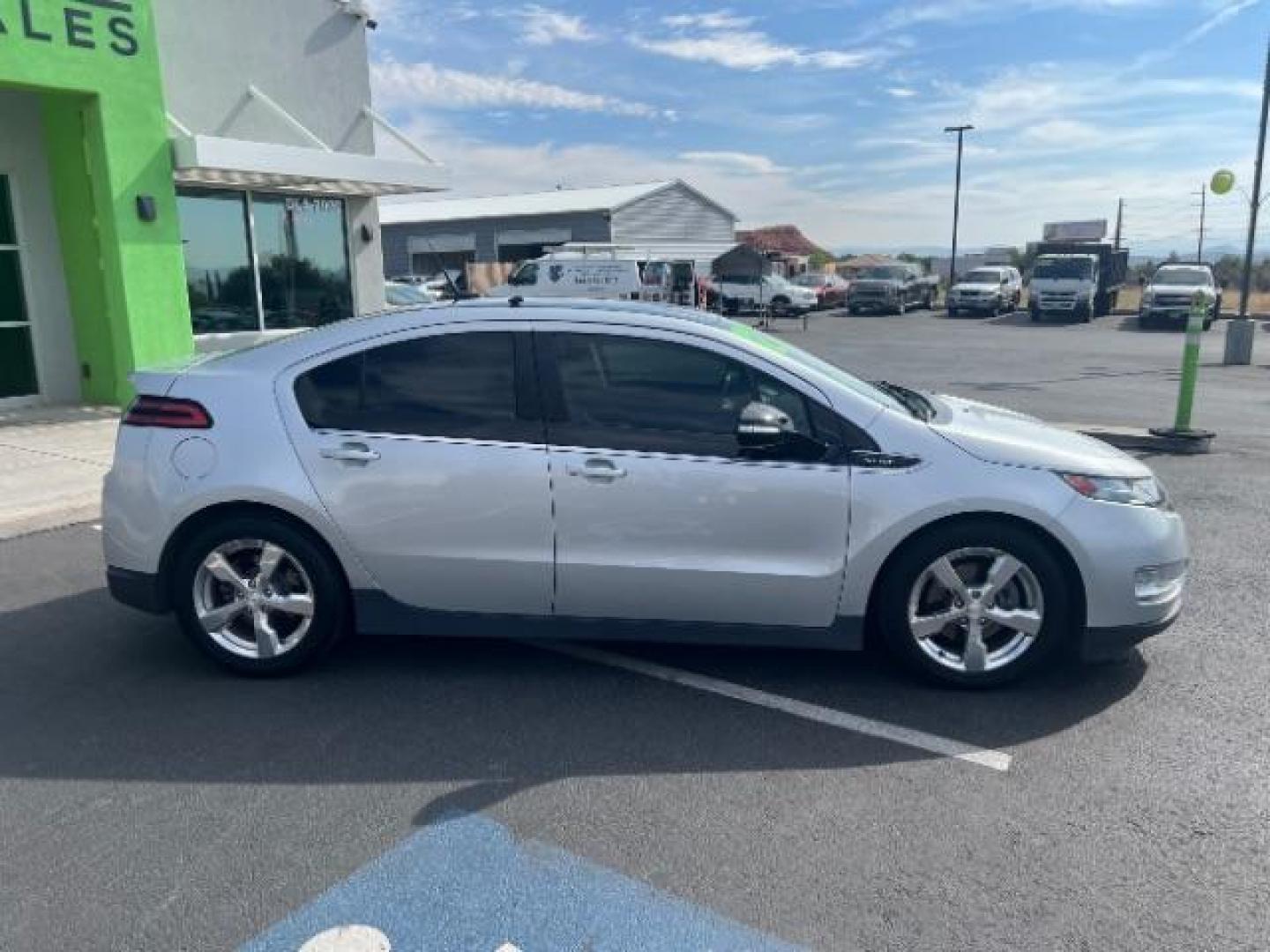 2012 Silver Ice Metallic /Jet Black and Ceramic Chevrolet Volt Premium w/ Navigation (1G1RD6E47CU) with an 1.4L L4 DOHC 16V PLUG-IN HYBRID engine, Continuously Variabl transmission, located at 1865 East Red Hills Pkwy, St. George, 84770, (435) 628-0023, 37.120850, -113.543640 - We specialize in helping ALL people get the best financing available. No matter your credit score, good, bad or none we can get you an amazing rate. Had a bankruptcy, divorce, or repossessions? We give you the green light to get your credit back on the road. Low down and affordable payments that fit - Photo#7