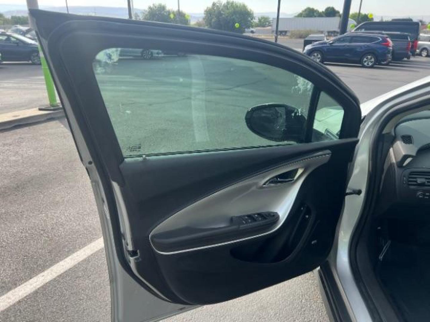 2012 Silver Ice Metallic /Jet Black and Ceramic Chevrolet Volt Premium w/ Navigation (1G1RD6E47CU) with an 1.4L L4 DOHC 16V PLUG-IN HYBRID engine, Continuously Variabl transmission, located at 1865 East Red Hills Pkwy, St. George, 84770, (435) 628-0023, 37.120850, -113.543640 - We specialize in helping ALL people get the best financing available. No matter your credit score, good, bad or none we can get you an amazing rate. Had a bankruptcy, divorce, or repossessions? We give you the green light to get your credit back on the road. Low down and affordable payments that fit - Photo#12