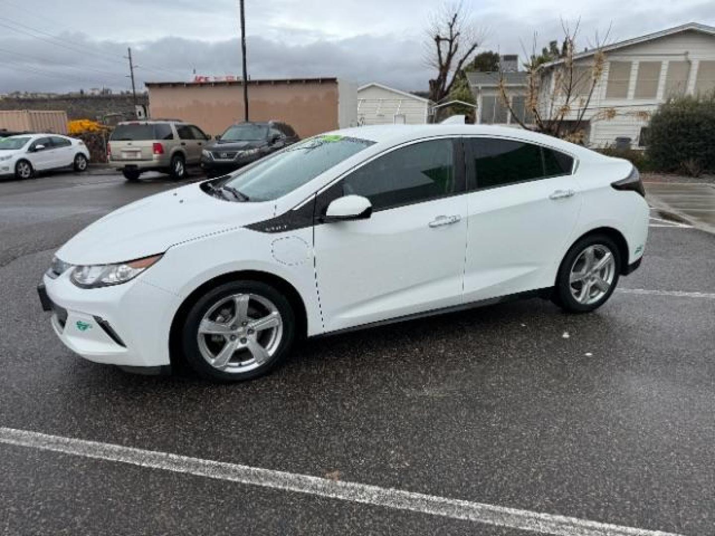 2017 Summit White /Jet Black/Jet Black, cloth Chevrolet Volt LT (1G1RC6S59HU) with an 1.5L L4 DOHC 16V PLUG-IN HYBRID engine, Continuously Variable Transmission transmission, located at 1865 East Red Hills Pkwy, St. George, 84770, (435) 628-0023, 37.120850, -113.543640 - ***This vehicle qualifies for the EV/Hybrid tax rebate of up to $4,000*** We are setup with the IRS to recieve direct payments within 72 hours. We file the rebate online with IRS and can credit it to your down payment, reduce the sales price OR give you cashback!! These cars will not last and can o - Photo#5