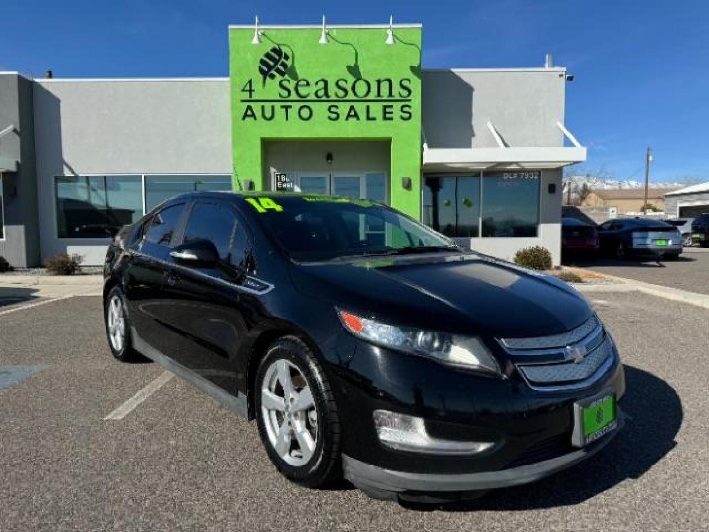 2014 Black /Black cloth interior Chevrolet Volt Standard w/ LEP (1G1RE6E40EU) with an 1.4L L4 DOHC 16V PLU engine, Continuously Variabl transmission, located at 1865 East Red Hills Pkwy, St. George, 84770, (435) 628-0023, 37.120850, -113.543640 - NO TAX CREDIT AVAILABLE We specialize in helping ALL people get the best financing available. No matter your credit score, good, bad or none we can get you an amazing rate. Had a bankruptcy, divorce, or repossessions? We give you the green light to get your credit back on the road. Low down and aff - Photo#0