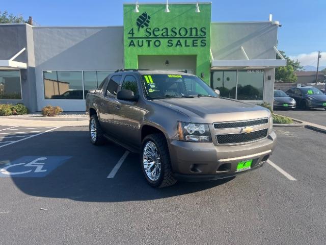 2011 Mocha Steel Metallic /Ebony Cloth Interior Chevrolet Avalanche LS 2WD (3GNMCEE03BG) with an 5.3L V8 OHV 16V FFV engine, 4-Speed Automatic transmission, located at 1865 East Red Hills Pkwy, St. George, 84770, (435) 628-0023, 37.120850, -113.543640 - Photo#0
