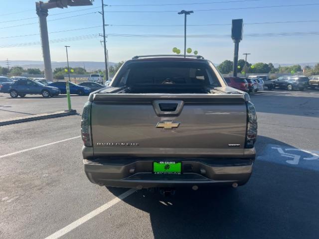 2011 Mocha Steel Metallic /Ebony Cloth Interior Chevrolet Avalanche LS 2WD (3GNMCEE03BG) with an 5.3L V8 OHV 16V FFV engine, 4-Speed Automatic transmission, located at 1865 East Red Hills Pkwy, St. George, 84770, (435) 628-0023, 37.120850, -113.543640 - Photo#5