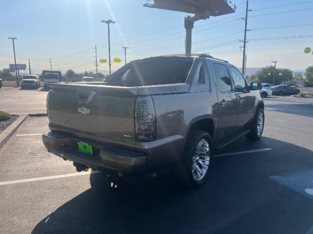 2011 Mocha Steel Metallic /Ebony Cloth Interior Chevrolet Avalanche LS 2WD (3GNMCEE03BG) with an 5.3L V8 OHV 16V FFV engine, 4-Speed Automatic transmission, located at 1865 East Red Hills Pkwy, St. George, 84770, (435) 628-0023, 37.120850, -113.543640 - Photo#6