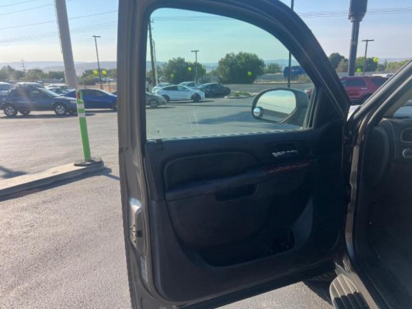 2011 Mocha Steel Metallic /Ebony Cloth Interior Chevrolet Avalanche LS 2WD (3GNMCEE03BG) with an 5.3L V8 OHV 16V FFV engine, 4-Speed Automatic transmission, located at 940 North Main Street, Cedar City, UT, 84720, (435) 628-0023, 37.692936, -113.061897 - We specialize in helping ALL people get the best financing available. No matter your credit score, good, bad or none we can get you an amazing rate. Had a bankruptcy, divorce, or repossessions? We give you the green light to get your credit back on the road. Low down and affordable payments that fit - Photo#12