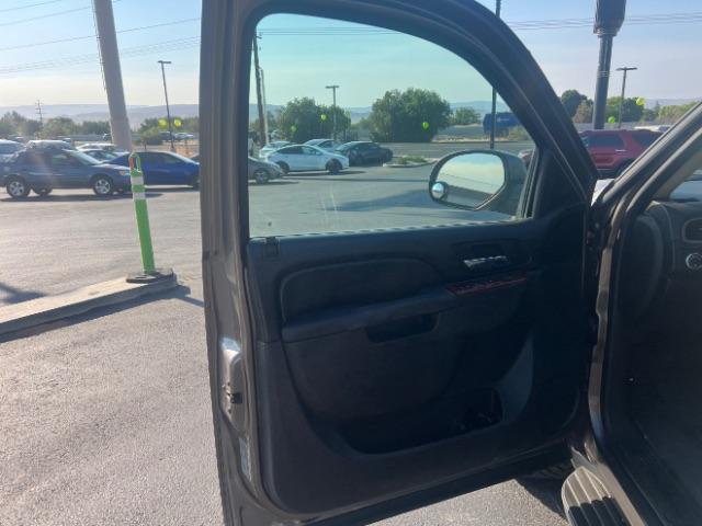 2011 Mocha Steel Metallic /Ebony Cloth Interior Chevrolet Avalanche LS 2WD (3GNMCEE03BG) with an 5.3L V8 OHV 16V FFV engine, 4-Speed Automatic transmission, located at 1865 East Red Hills Pkwy, St. George, 84770, (435) 628-0023, 37.120850, -113.543640 - Photo#12