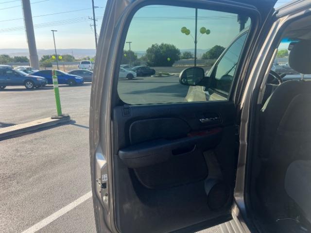 2011 Mocha Steel Metallic /Ebony Cloth Interior Chevrolet Avalanche LS 2WD (3GNMCEE03BG) with an 5.3L V8 OHV 16V FFV engine, 4-Speed Automatic transmission, located at 1865 East Red Hills Pkwy, St. George, 84770, (435) 628-0023, 37.120850, -113.543640 - Photo#21