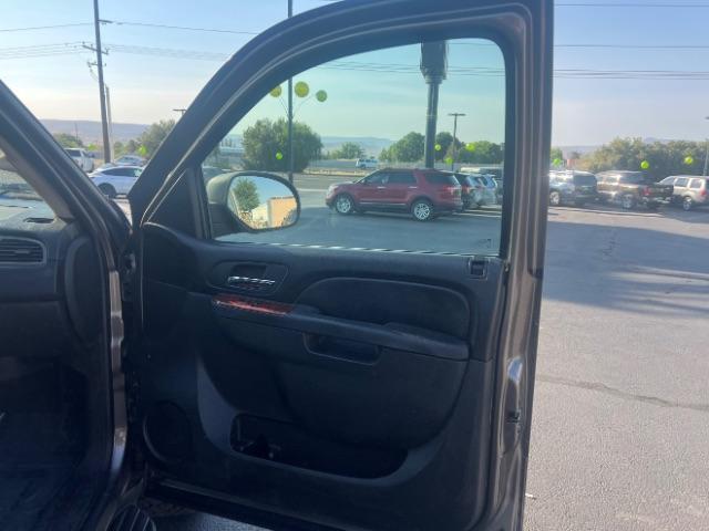 2011 Mocha Steel Metallic /Ebony Cloth Interior Chevrolet Avalanche LS 2WD (3GNMCEE03BG) with an 5.3L V8 OHV 16V FFV engine, 4-Speed Automatic transmission, located at 1865 East Red Hills Pkwy, St. George, 84770, (435) 628-0023, 37.120850, -113.543640 - Photo#29