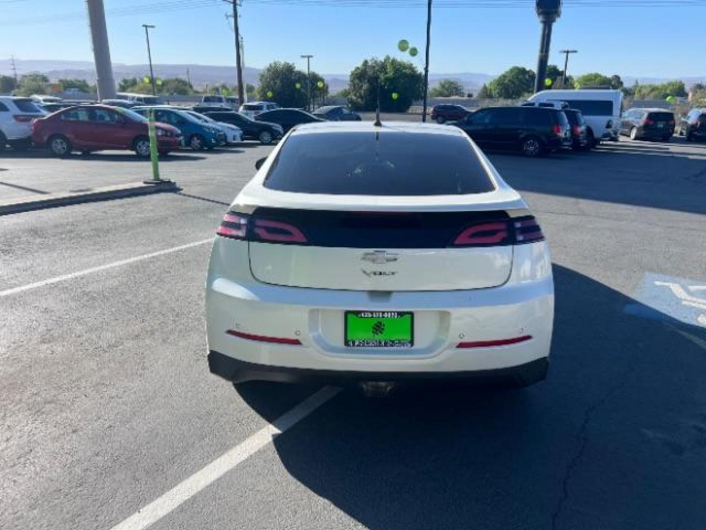 2014 White /Black Leather Interior Chevrolet Volt Premium w/ Navigation and LEP (1G1RH6E4XEU) with an 1.4L L4 DOHC 16V PLUG-IN HYBRID engine, Continuously Variable Transmission transmission, located at 1865 East Red Hills Pkwy, St. George, 84770, (435) 628-0023, 37.120850, -113.543640- Photo#5