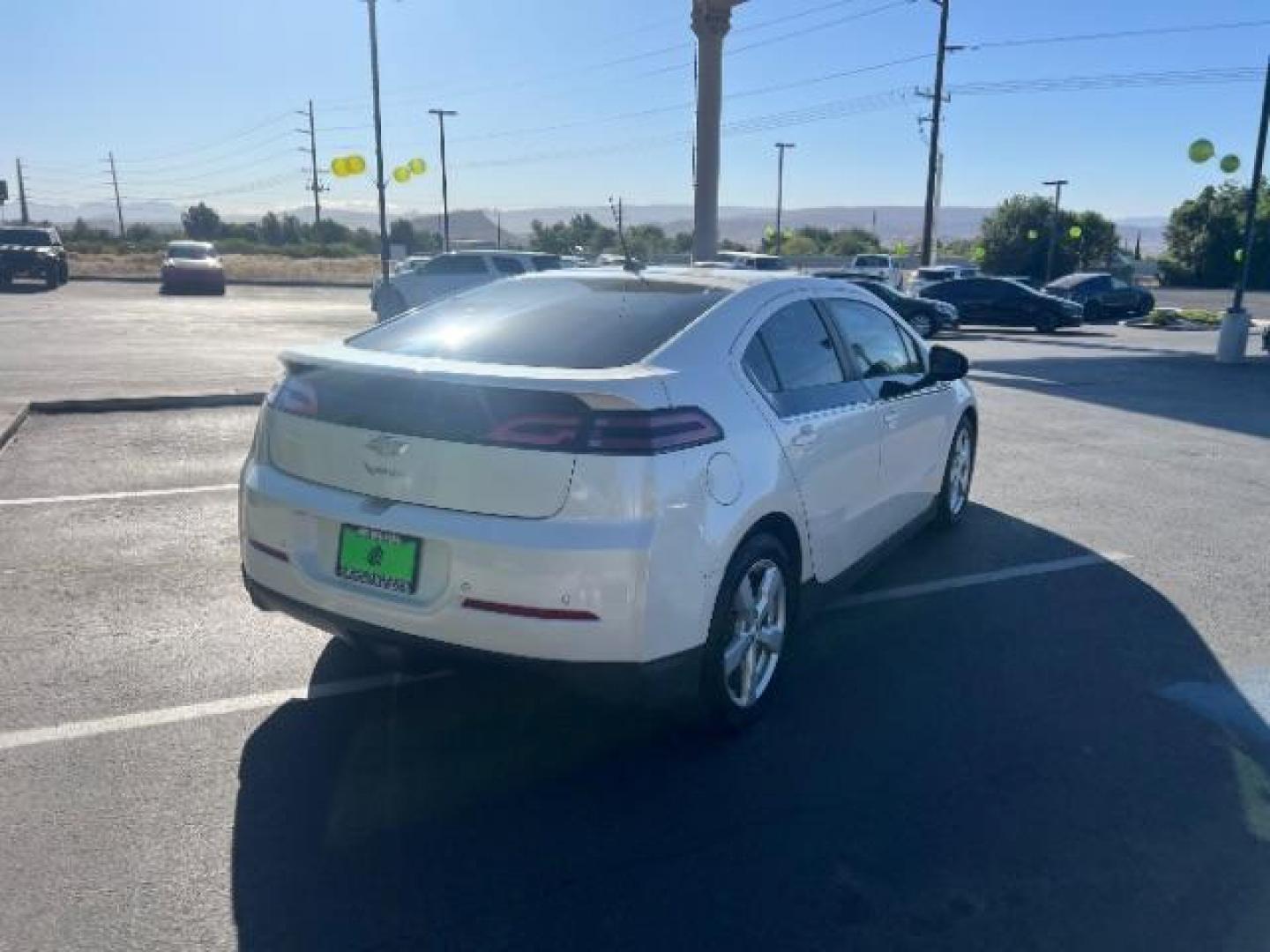 2014 White /Black Leather Interior Chevrolet Volt Premium w/ Navigation and LEP (1G1RH6E4XEU) with an 1.4L L4 DOHC 16V PLUG-IN HYBRID engine, Continuously Variable Transmission transmission, located at 1865 East Red Hills Pkwy, St. George, 84770, (435) 628-0023, 37.120850, -113.543640- Photo#6
