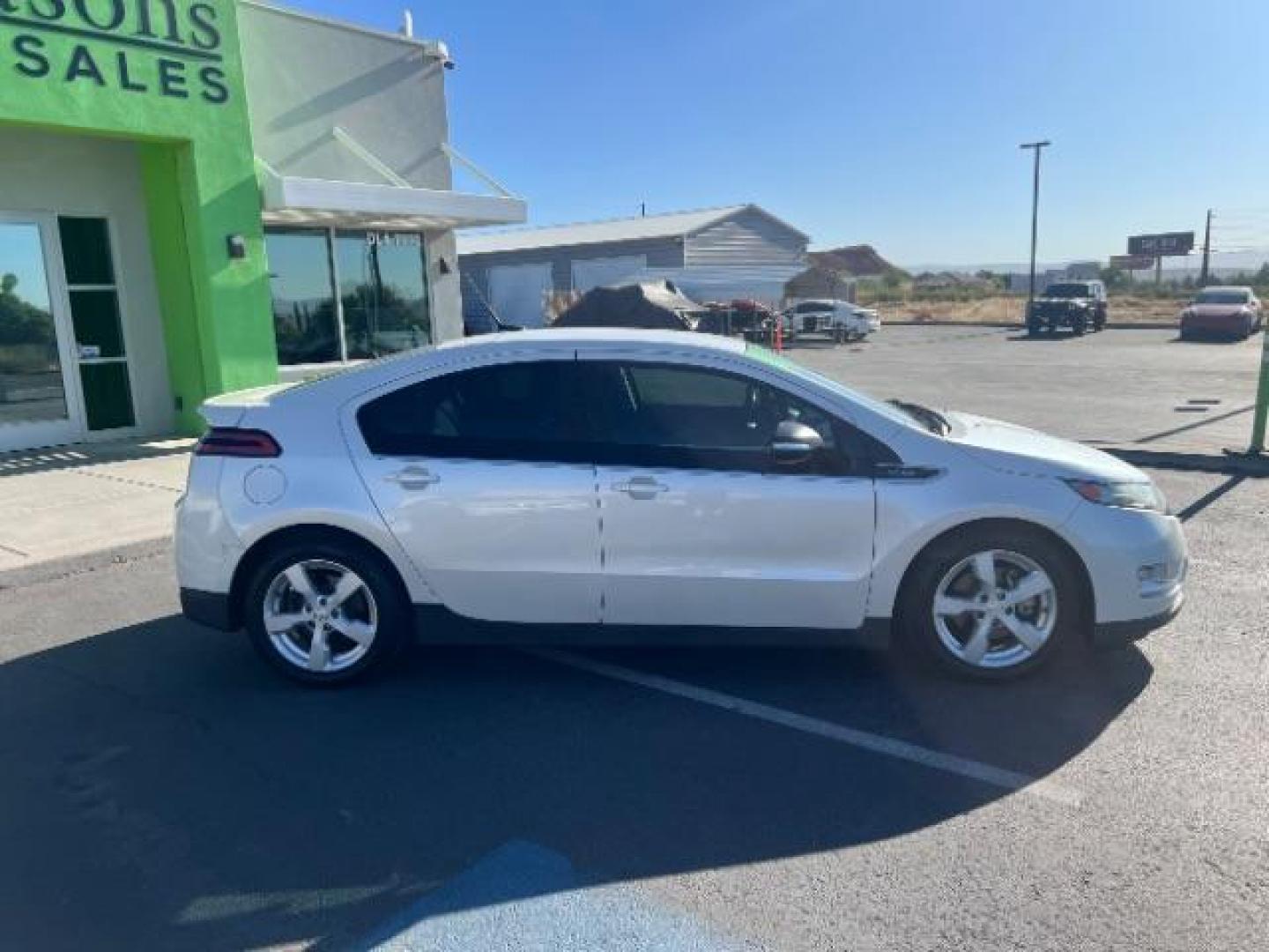 2014 White /Black Leather Interior Chevrolet Volt Premium w/ Navigation and LEP (1G1RH6E4XEU) with an 1.4L L4 DOHC 16V PLUG-IN HYBRID engine, Continuously Variable Transmission transmission, located at 1865 East Red Hills Pkwy, St. George, 84770, (435) 628-0023, 37.120850, -113.543640- Photo#7