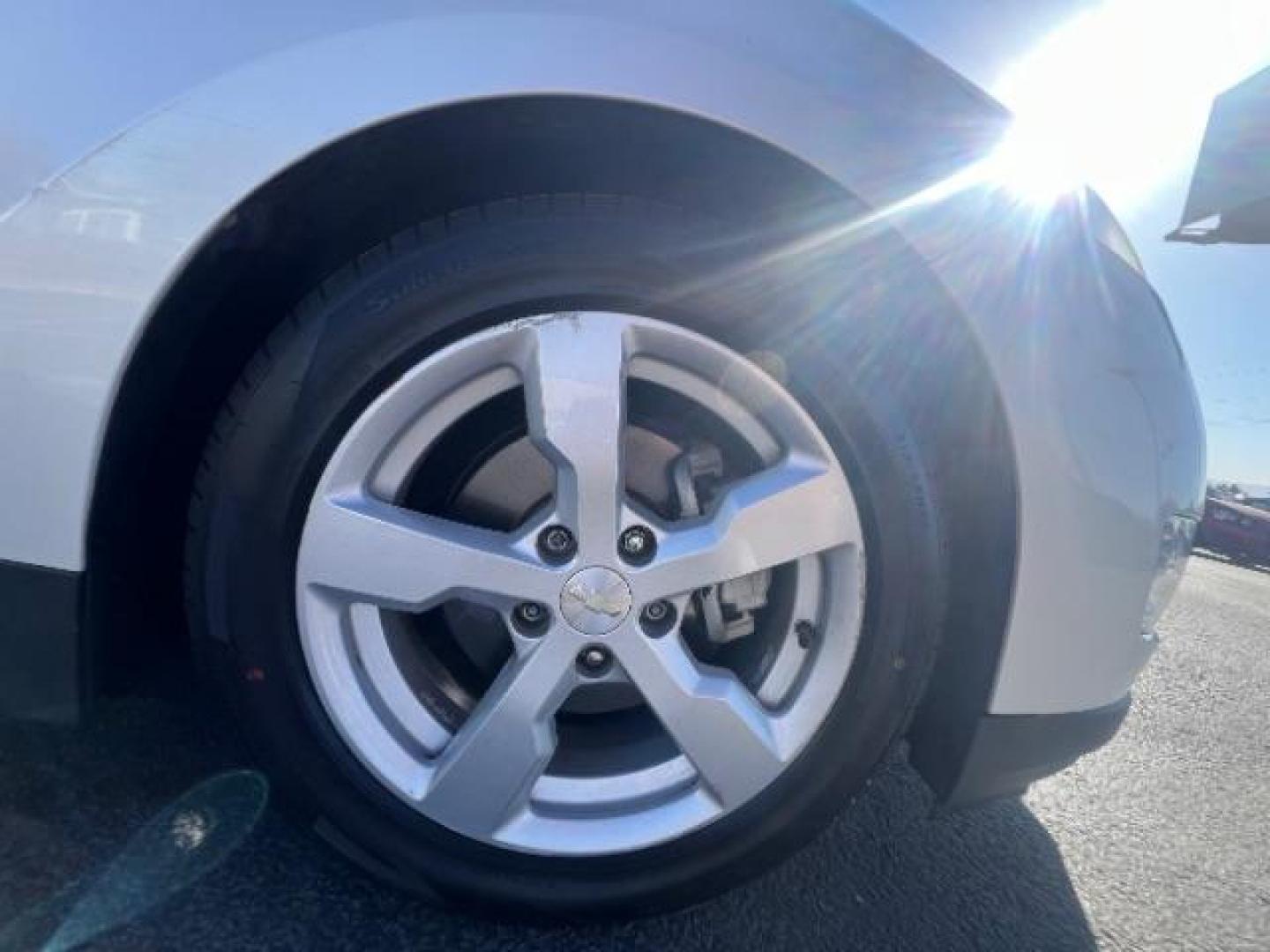 2014 White /Black Leather Interior Chevrolet Volt Premium w/ Navigation and LEP (1G1RH6E4XEU) with an 1.4L L4 DOHC 16V PLUG-IN HYBRID engine, Continuously Variable Transmission transmission, located at 1865 East Red Hills Pkwy, St. George, 84770, (435) 628-0023, 37.120850, -113.543640- Photo#8
