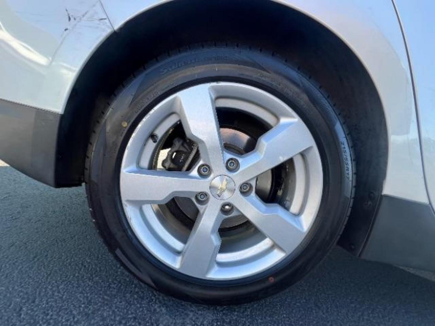 2014 White /Black Leather Interior Chevrolet Volt Premium w/ Navigation and LEP (1G1RH6E4XEU) with an 1.4L L4 DOHC 16V PLUG-IN HYBRID engine, Continuously Variable Transmission transmission, located at 1865 East Red Hills Pkwy, St. George, 84770, (435) 628-0023, 37.120850, -113.543640- Photo#11