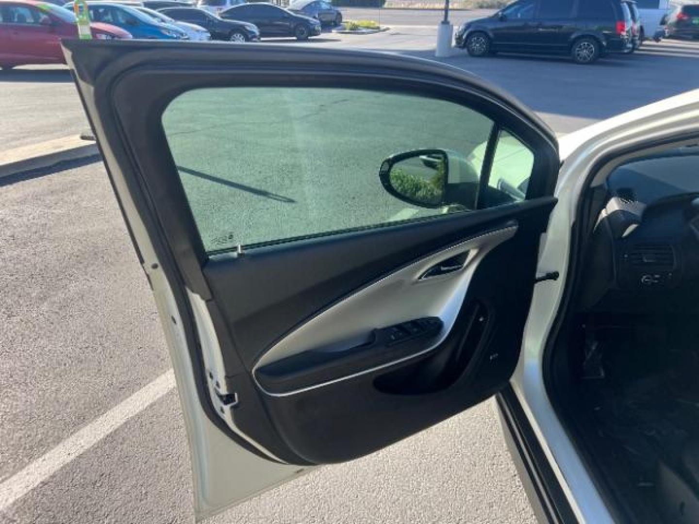 2014 White /Black Leather Interior Chevrolet Volt Premium w/ Navigation and LEP (1G1RH6E4XEU) with an 1.4L L4 DOHC 16V PLUG-IN HYBRID engine, Continuously Variable Transmission transmission, located at 1865 East Red Hills Pkwy, St. George, 84770, (435) 628-0023, 37.120850, -113.543640- Photo#12