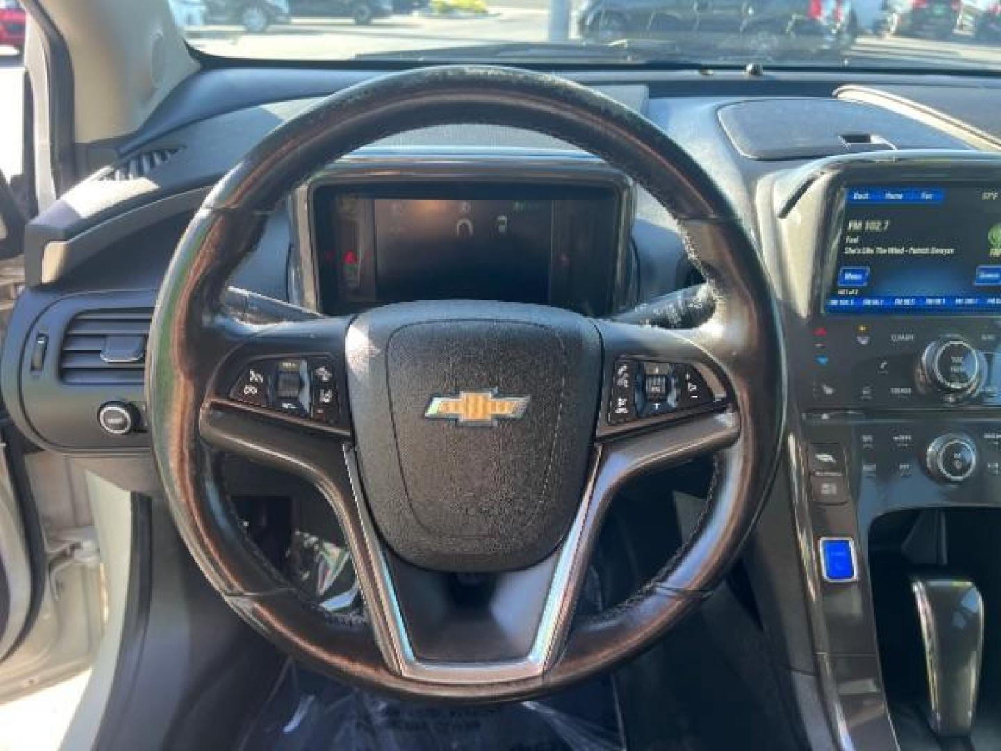 2014 White /Black Leather Interior Chevrolet Volt Premium w/ Navigation and LEP (1G1RH6E4XEU) with an 1.4L L4 DOHC 16V PLUG-IN HYBRID engine, Continuously Variable Transmission transmission, located at 1865 East Red Hills Pkwy, St. George, 84770, (435) 628-0023, 37.120850, -113.543640- Photo#15