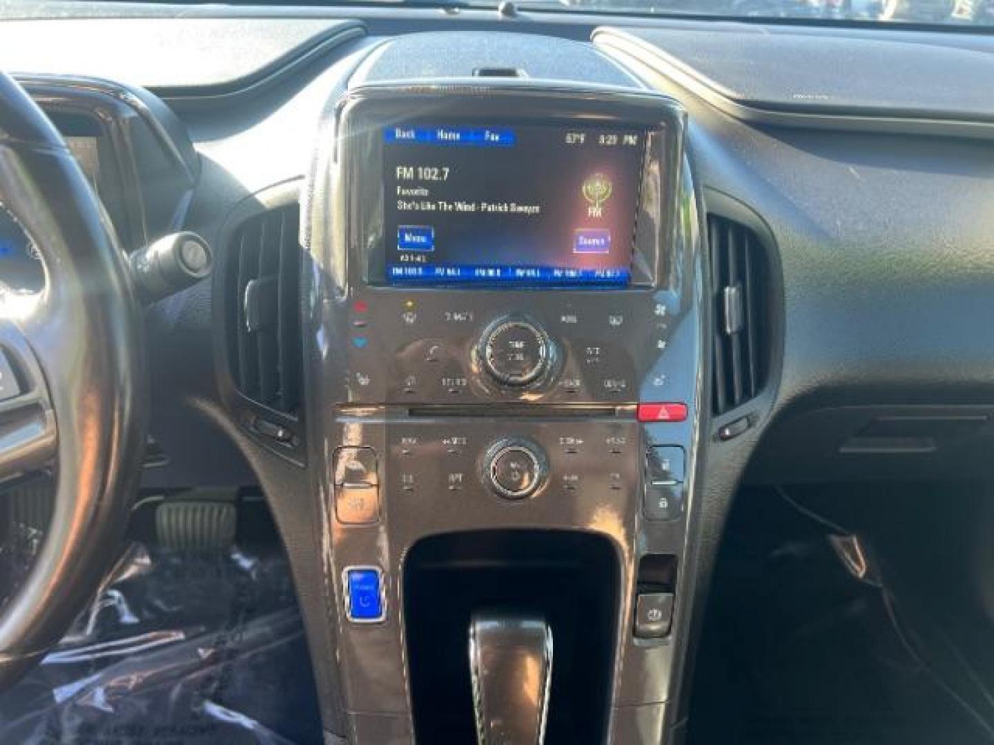 2014 White /Black Leather Interior Chevrolet Volt Premium w/ Navigation and LEP (1G1RH6E4XEU) with an 1.4L L4 DOHC 16V PLUG-IN HYBRID engine, Continuously Variable Transmission transmission, located at 1865 East Red Hills Pkwy, St. George, 84770, (435) 628-0023, 37.120850, -113.543640- Photo#17