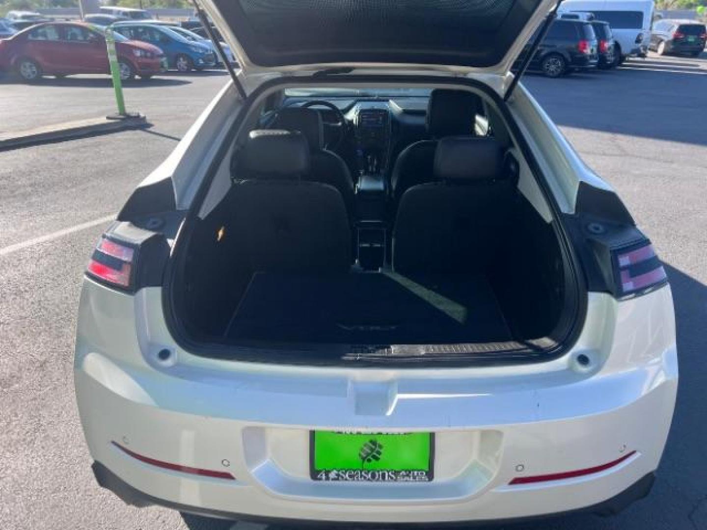 2014 White /Black Leather Interior Chevrolet Volt Premium w/ Navigation and LEP (1G1RH6E4XEU) with an 1.4L L4 DOHC 16V PLUG-IN HYBRID engine, Continuously Variable Transmission transmission, located at 1865 East Red Hills Pkwy, St. George, 84770, (435) 628-0023, 37.120850, -113.543640- Photo#24