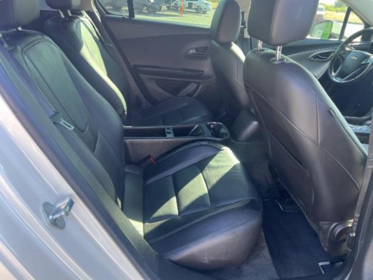 2014 White /Black Leather Interior Chevrolet Volt Premium w/ Navigation and LEP (1G1RH6E4XEU) with an 1.4L L4 DOHC 16V PLUG-IN HYBRID engine, Continuously Variable Transmission transmission, located at 1865 East Red Hills Pkwy, St. George, 84770, (435) 628-0023, 37.120850, -113.543640- Photo#26