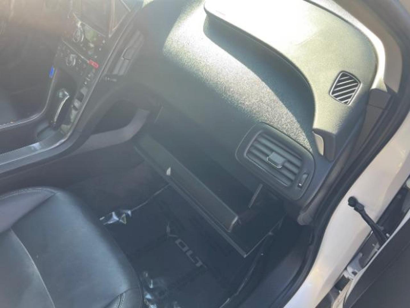 2014 White /Black Leather Interior Chevrolet Volt Premium w/ Navigation and LEP (1G1RH6E4XEU) with an 1.4L L4 DOHC 16V PLUG-IN HYBRID engine, Continuously Variable Transmission transmission, located at 1865 East Red Hills Pkwy, St. George, 84770, (435) 628-0023, 37.120850, -113.543640- Photo#29