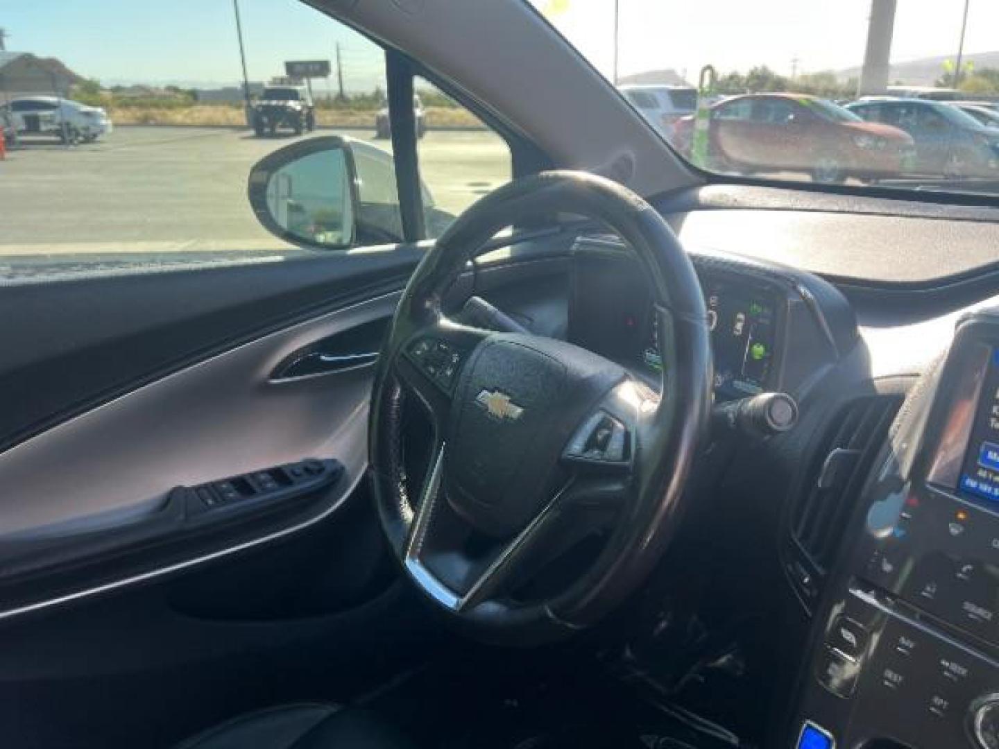2014 White /Black Leather Interior Chevrolet Volt Premium w/ Navigation and LEP (1G1RH6E4XEU) with an 1.4L L4 DOHC 16V PLUG-IN HYBRID engine, Continuously Variable Transmission transmission, located at 1865 East Red Hills Pkwy, St. George, 84770, (435) 628-0023, 37.120850, -113.543640- Photo#30