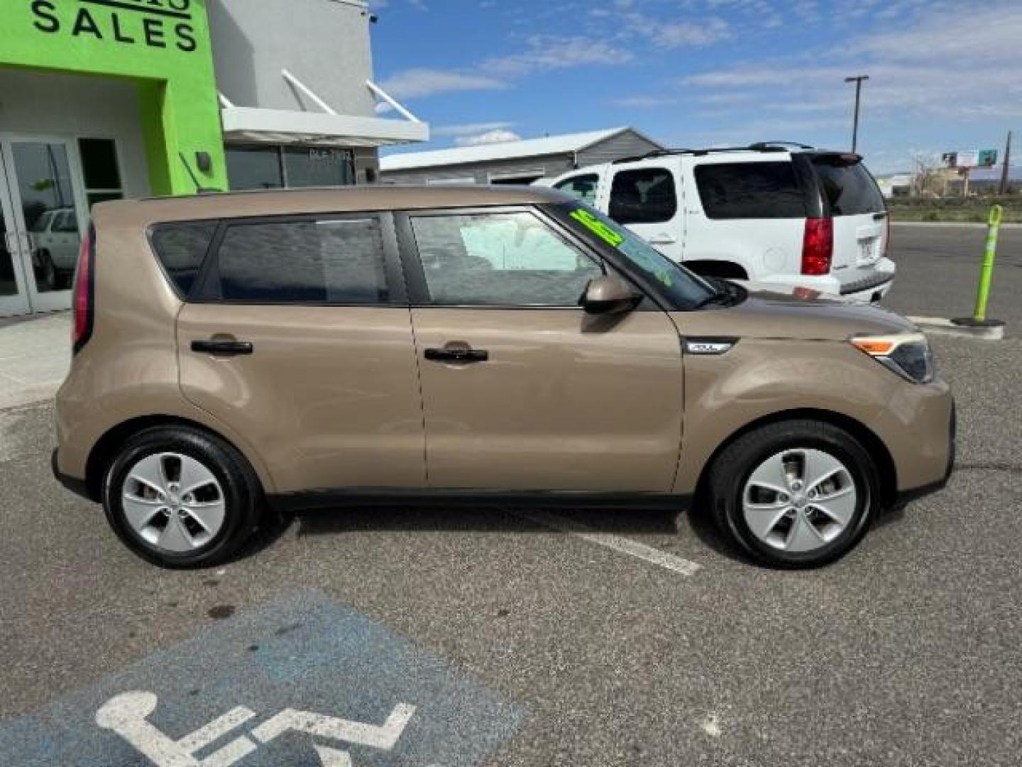 2016 Latte Brown Kia Soul WAGON 4-DR (KNDJN2A22G7) with an 1.6L L4 DOHC 16V engine, 6-Speed Automatic transmission, located at 940 North Main Street, Cedar City, UT, 84720, (435) 628-0023, 37.692936, -113.061897 - Photo#10