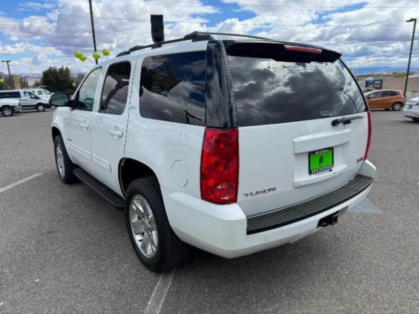 2013 Summit White /Light Tan Leather Interior GMC Yukon SLT 4WD (1GKS2CE09DR) with an 5.3L V8 OHV 16V FFV engine, 6-Speed Automatic transmission, located at 1865 East Red Hills Pkwy, St. George, 84770, (435) 628-0023, 37.120850, -113.543640 - We specialize in helping ALL people get the best financing available. No matter your credit score, good, bad or none we can get you an amazing rate. Had a bankruptcy, divorce, or repossessions? We give you the green light to get your credit back on the road. Low down and affordable payments that fit - Photo#7