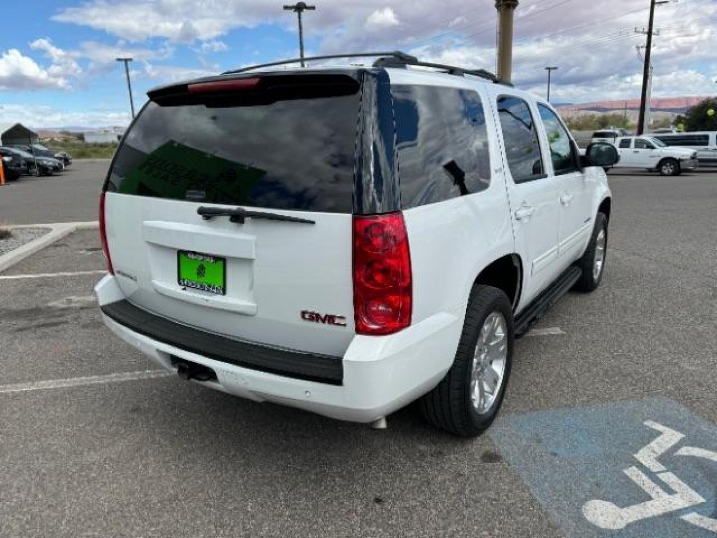 2013 Summit White /Light Tan Leather Interior GMC Yukon SLT 4WD (1GKS2CE09DR) with an 5.3L V8 OHV 16V FFV engine, 6-Speed Automatic transmission, located at 1865 East Red Hills Pkwy, St. George, 84770, (435) 628-0023, 37.120850, -113.543640 - We specialize in helping ALL people get the best financing available. No matter your credit score, good, bad or none we can get you an amazing rate. Had a bankruptcy, divorce, or repossessions? We give you the green light to get your credit back on the road. Low down and affordable payments that fit - Photo#9