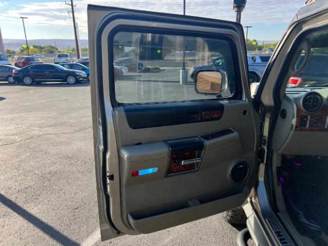 2003 Pewter Metallic /Wheat Leather Interior Hummer H2 Sport Utility (5GRGN23U73H) with an 6.0L V8 OHV 16V engine, 4-Speed Automatic transmission, located at 1865 East Red Hills Pkwy, St. George, 84770, (435) 628-0023, 37.120850, -113.543640 - We specialize in helping ALL people get the best financing available. No matter your credit score, good, bad or none we can get you an amazing rate. Had a bankruptcy, divorce, or repossessions? We give you the green light to get your credit back on the road. Low down and affordable payments that fit - Photo#12