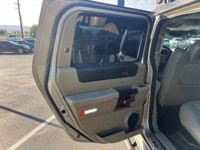 2003 Pewter Metallic /Wheat Leather Interior Hummer H2 Sport Utility (5GRGN23U73H) with an 6.0L V8 OHV 16V engine, 4-Speed Automatic transmission, located at 1865 East Red Hills Pkwy, St. George, 84770, (435) 628-0023, 37.120850, -113.543640 - We specialize in helping ALL people get the best financing available. No matter your credit score, good, bad or none we can get you an amazing rate. Had a bankruptcy, divorce, or repossessions? We give you the green light to get your credit back on the road. Low down and affordable payments that fit - Photo#20