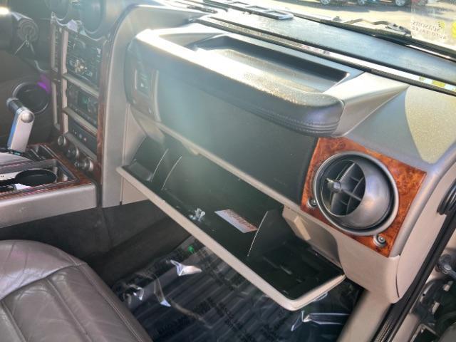 2003 Pewter Metallic /Wheat Leather Interior Hummer H2 Sport Utility (5GRGN23U73H) with an 6.0L V8 OHV 16V engine, 4-Speed Automatic transmission, located at 1865 East Red Hills Pkwy, St. George, 84770, (435) 628-0023, 37.120850, -113.543640 - We specialize in helping ALL people get the best financing available. No matter your credit score, good, bad or none we can get you an amazing rate. Had a bankruptcy, divorce, or repossessions? We give you the green light to get your credit back on the road. Low down and affordable payments that fit - Photo#30