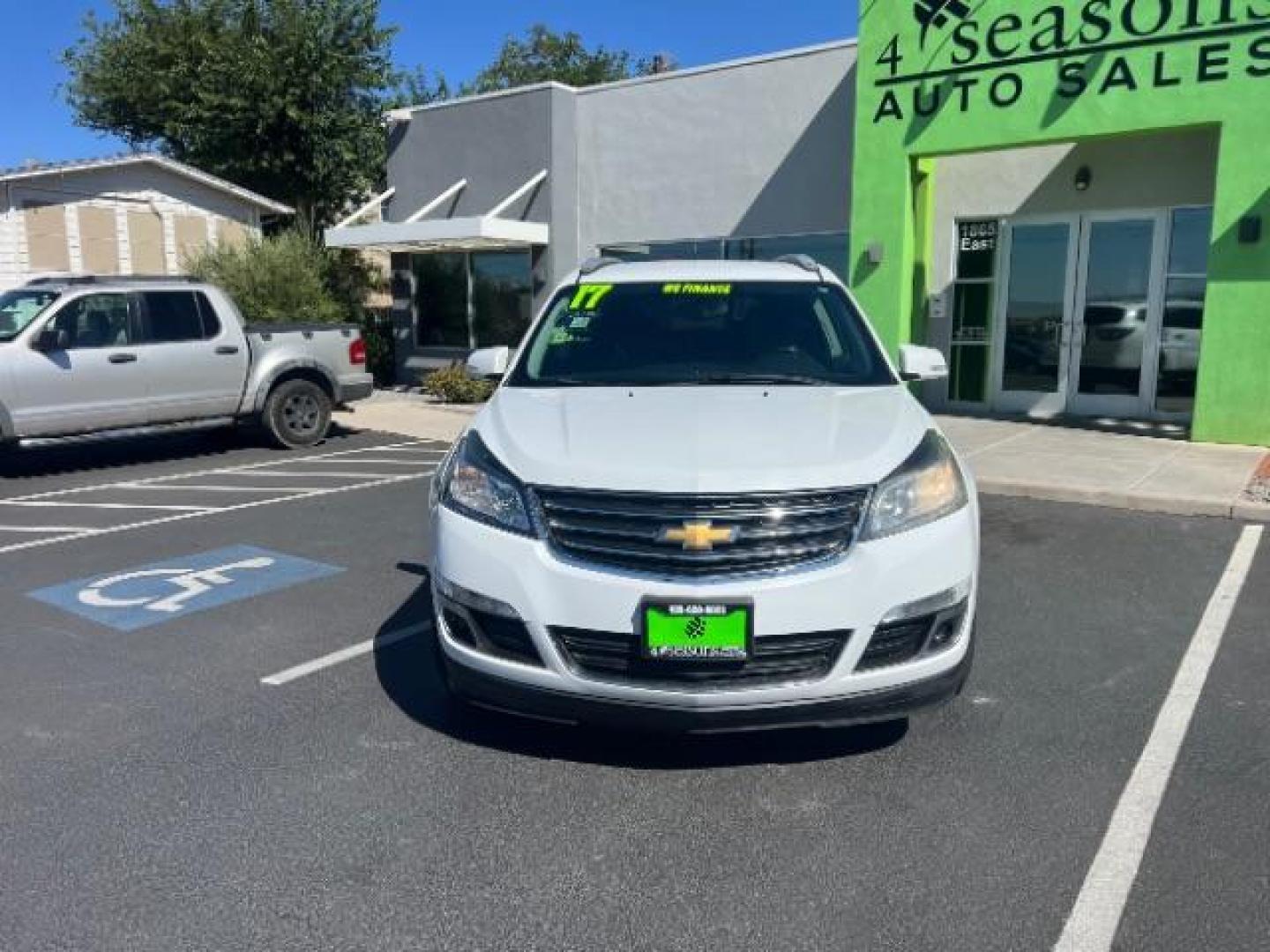 2017 Summit White /Ebony, premium cloth Chevrolet Traverse 1LT FWD (1GNKRGKD8HJ) with an 3.6L V6 DOHC 24V engine, 6-Speed Automatic transmission, located at 1865 East Red Hills Pkwy, St. George, 84770, (435) 628-0023, 37.120850, -113.543640 - We specialize in helping ALL people get the best financing available. No matter your credit score, good, bad or none we can get you an amazing rate. Had a bankruptcy, divorce, or repossessions? We give you the green light to get your credit back on the road. Low down and affordable payments that fit - Photo#1