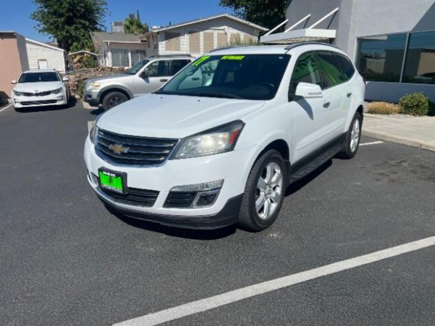 2017 Summit White /Ebony, premium cloth Chevrolet Traverse 1LT FWD (1GNKRGKD8HJ) with an 3.6L V6 DOHC 24V engine, 6-Speed Automatic transmission, located at 1865 East Red Hills Pkwy, St. George, 84770, (435) 628-0023, 37.120850, -113.543640 - We specialize in helping ALL people get the best financing available. No matter your credit score, good, bad or none we can get you an amazing rate. Had a bankruptcy, divorce, or repossessions? We give you the green light to get your credit back on the road. Low down and affordable payments that fit - Photo#2