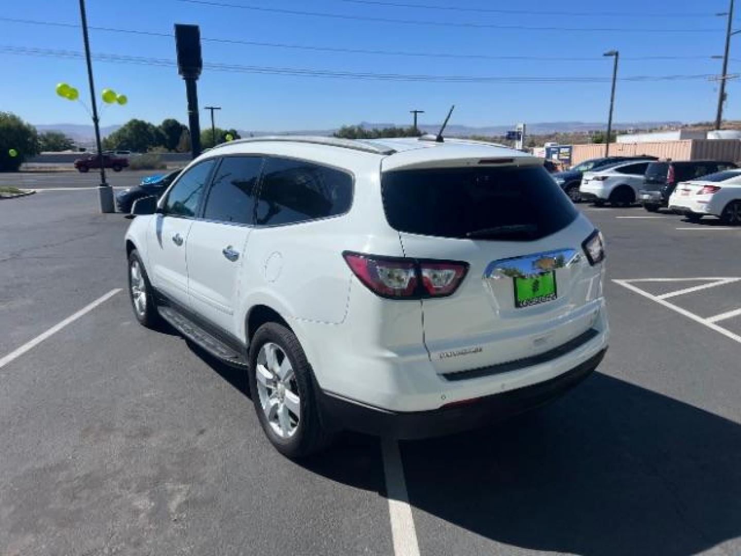2017 Summit White /Ebony, premium cloth Chevrolet Traverse 1LT FWD (1GNKRGKD8HJ) with an 3.6L V6 DOHC 24V engine, 6-Speed Automatic transmission, located at 1865 East Red Hills Pkwy, St. George, 84770, (435) 628-0023, 37.120850, -113.543640 - We specialize in helping ALL people get the best financing available. No matter your credit score, good, bad or none we can get you an amazing rate. Had a bankruptcy, divorce, or repossessions? We give you the green light to get your credit back on the road. Low down and affordable payments that fit - Photo#4
