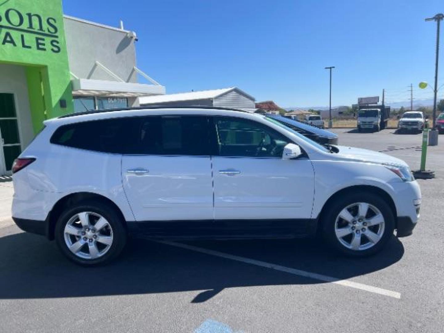 2017 Summit White /Ebony, premium cloth Chevrolet Traverse 1LT FWD (1GNKRGKD8HJ) with an 3.6L V6 DOHC 24V engine, 6-Speed Automatic transmission, located at 1865 East Red Hills Pkwy, St. George, 84770, (435) 628-0023, 37.120850, -113.543640 - We specialize in helping ALL people get the best financing available. No matter your credit score, good, bad or none we can get you an amazing rate. Had a bankruptcy, divorce, or repossessions? We give you the green light to get your credit back on the road. Low down and affordable payments that fit - Photo#7