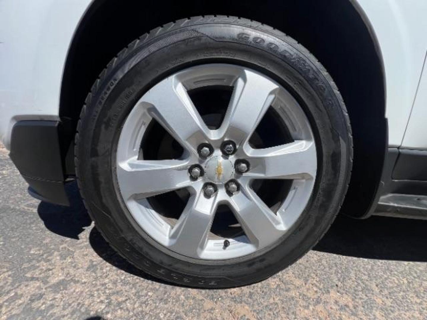2017 Summit White /Ebony, premium cloth Chevrolet Traverse 1LT FWD (1GNKRGKD8HJ) with an 3.6L V6 DOHC 24V engine, 6-Speed Automatic transmission, located at 1865 East Red Hills Pkwy, St. George, 84770, (435) 628-0023, 37.120850, -113.543640 - We specialize in helping ALL people get the best financing available. No matter your credit score, good, bad or none we can get you an amazing rate. Had a bankruptcy, divorce, or repossessions? We give you the green light to get your credit back on the road. Low down and affordable payments that fit - Photo#8