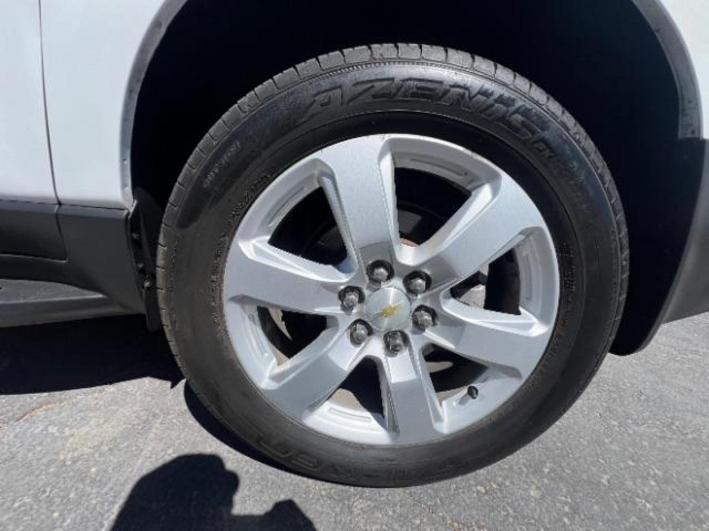 2017 Summit White /Ebony, premium cloth Chevrolet Traverse 1LT FWD (1GNKRGKD8HJ) with an 3.6L V6 DOHC 24V engine, 6-Speed Automatic transmission, located at 1865 East Red Hills Pkwy, St. George, 84770, (435) 628-0023, 37.120850, -113.543640 - We specialize in helping ALL people get the best financing available. No matter your credit score, good, bad or none we can get you an amazing rate. Had a bankruptcy, divorce, or repossessions? We give you the green light to get your credit back on the road. Low down and affordable payments that fit - Photo#9