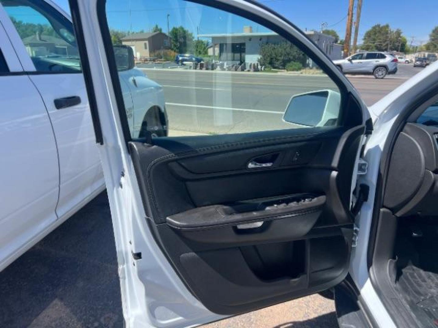 2017 Summit White /Ebony, premium cloth Chevrolet Traverse 1LT FWD (1GNKRGKD8HJ) with an 3.6L V6 DOHC 24V engine, 6-Speed Automatic transmission, located at 1865 East Red Hills Pkwy, St. George, 84770, (435) 628-0023, 37.120850, -113.543640 - We specialize in helping ALL people get the best financing available. No matter your credit score, good, bad or none we can get you an amazing rate. Had a bankruptcy, divorce, or repossessions? We give you the green light to get your credit back on the road. Low down and affordable payments that fit - Photo#12