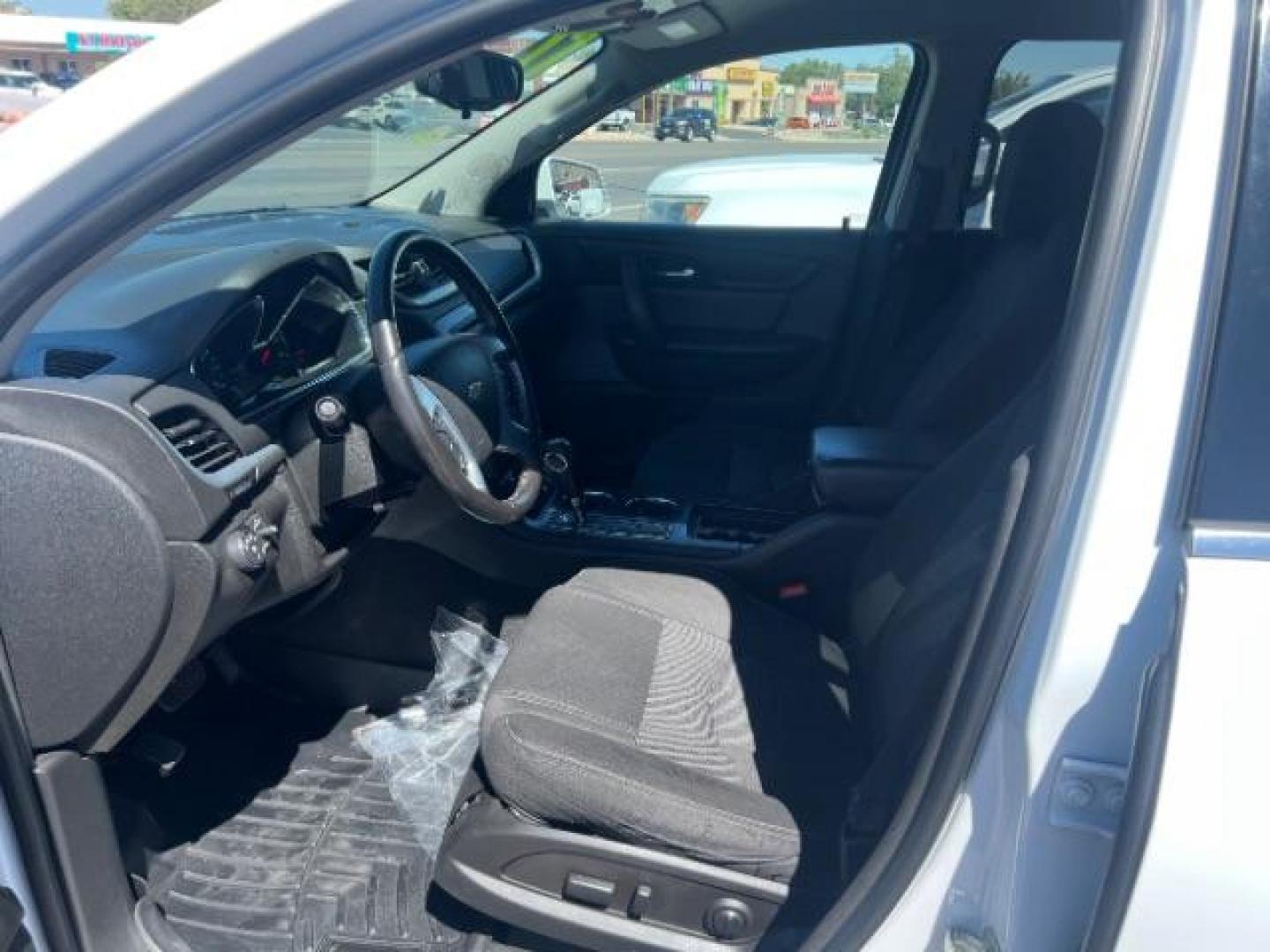 2017 Summit White /Ebony, premium cloth Chevrolet Traverse 1LT FWD (1GNKRGKD8HJ) with an 3.6L V6 DOHC 24V engine, 6-Speed Automatic transmission, located at 1865 East Red Hills Pkwy, St. George, 84770, (435) 628-0023, 37.120850, -113.543640 - We specialize in helping ALL people get the best financing available. No matter your credit score, good, bad or none we can get you an amazing rate. Had a bankruptcy, divorce, or repossessions? We give you the green light to get your credit back on the road. Low down and affordable payments that fit - Photo#14