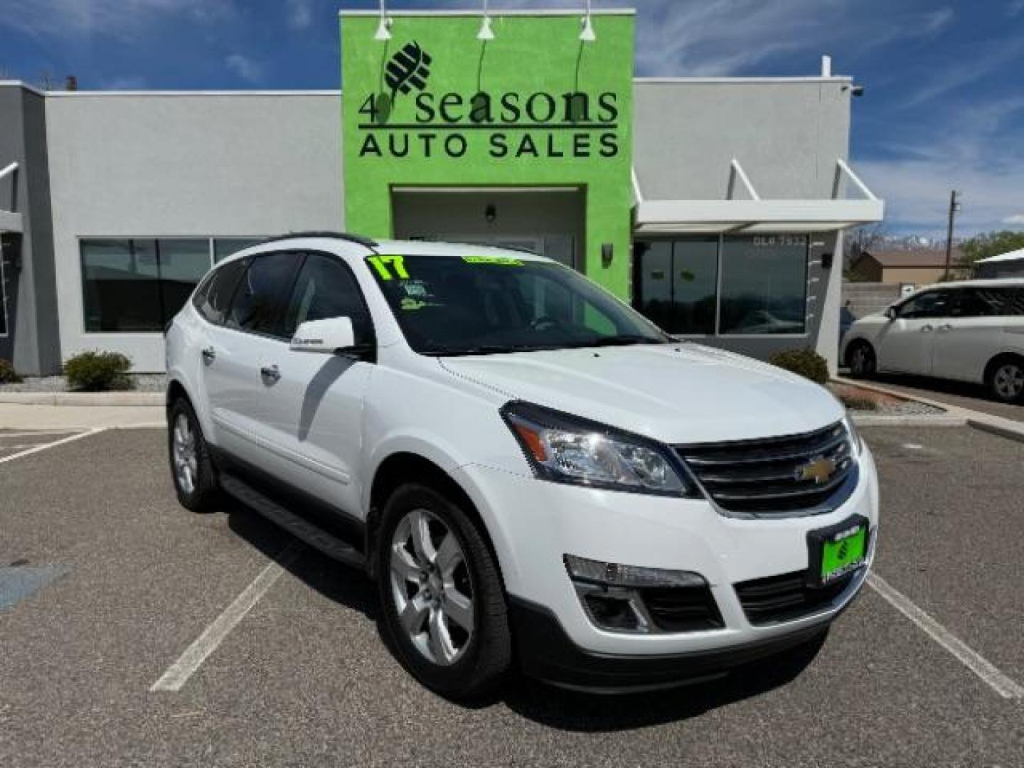 2017 Summit White /Ebony, premium cloth Chevrolet Traverse 1LT FWD (1GNKRGKD8HJ) with an 3.6L V6 DOHC 24V engine, 6-Speed Automatic transmission, located at 1865 East Red Hills Pkwy, St. George, 84770, (435) 628-0023, 37.120850, -113.543640 - We specialize in helping ALL people get the best financing available. No matter your credit score, good, bad or none we can get you an amazing rate. Had a bankruptcy, divorce, or repossessions? We give you the green light to get your credit back on the road. Low down and affordable payments that fit - Photo#0
