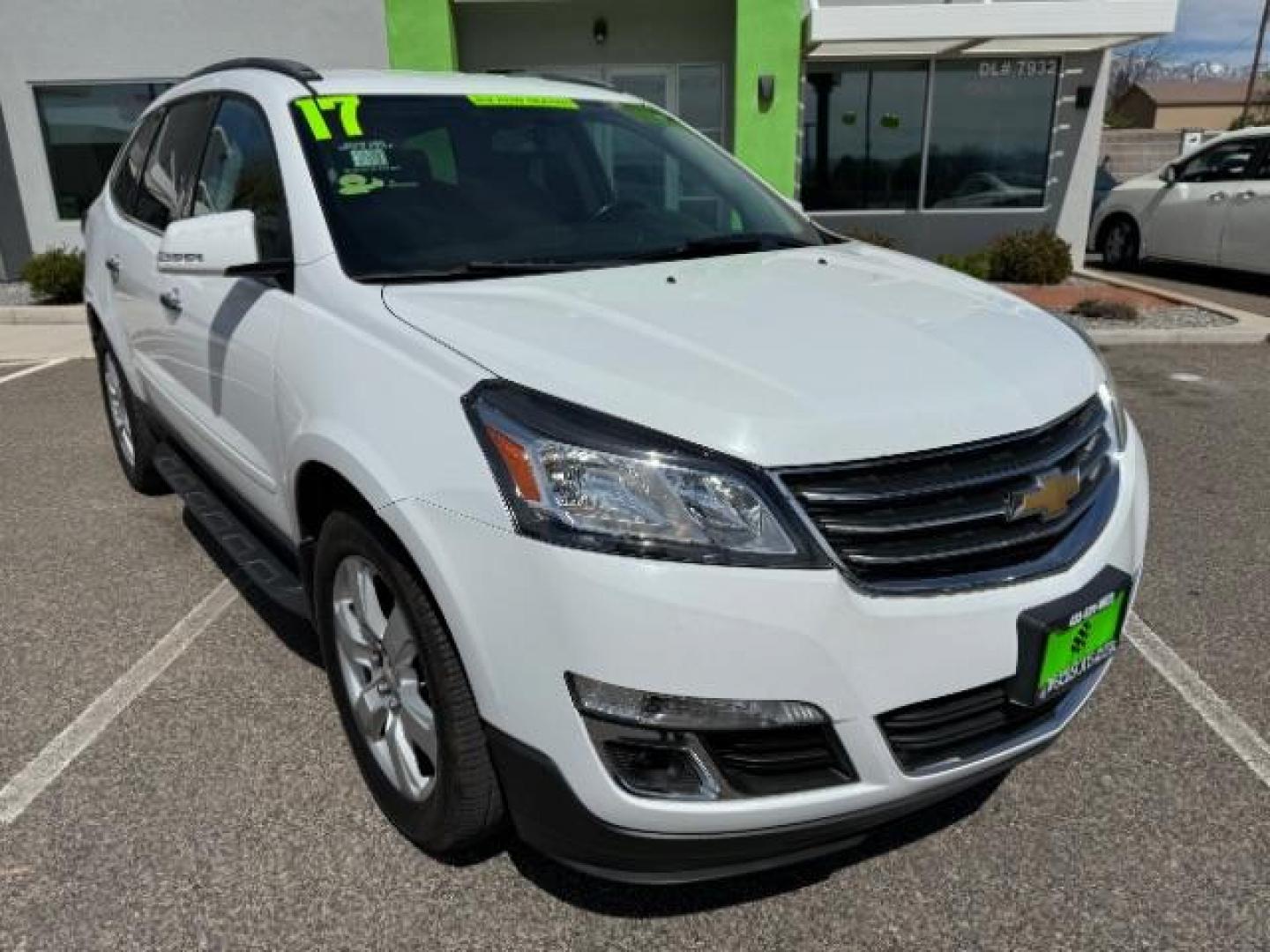 2017 Summit White /Ebony, premium cloth Chevrolet Traverse 1LT FWD (1GNKRGKD8HJ) with an 3.6L V6 DOHC 24V engine, 6-Speed Automatic transmission, located at 1865 East Red Hills Pkwy, St. George, 84770, (435) 628-0023, 37.120850, -113.543640 - We specialize in helping ALL people get the best financing available. No matter your credit score, good, bad or none we can get you an amazing rate. Had a bankruptcy, divorce, or repossessions? We give you the green light to get your credit back on the road. Low down and affordable payments that fit - Photo#1