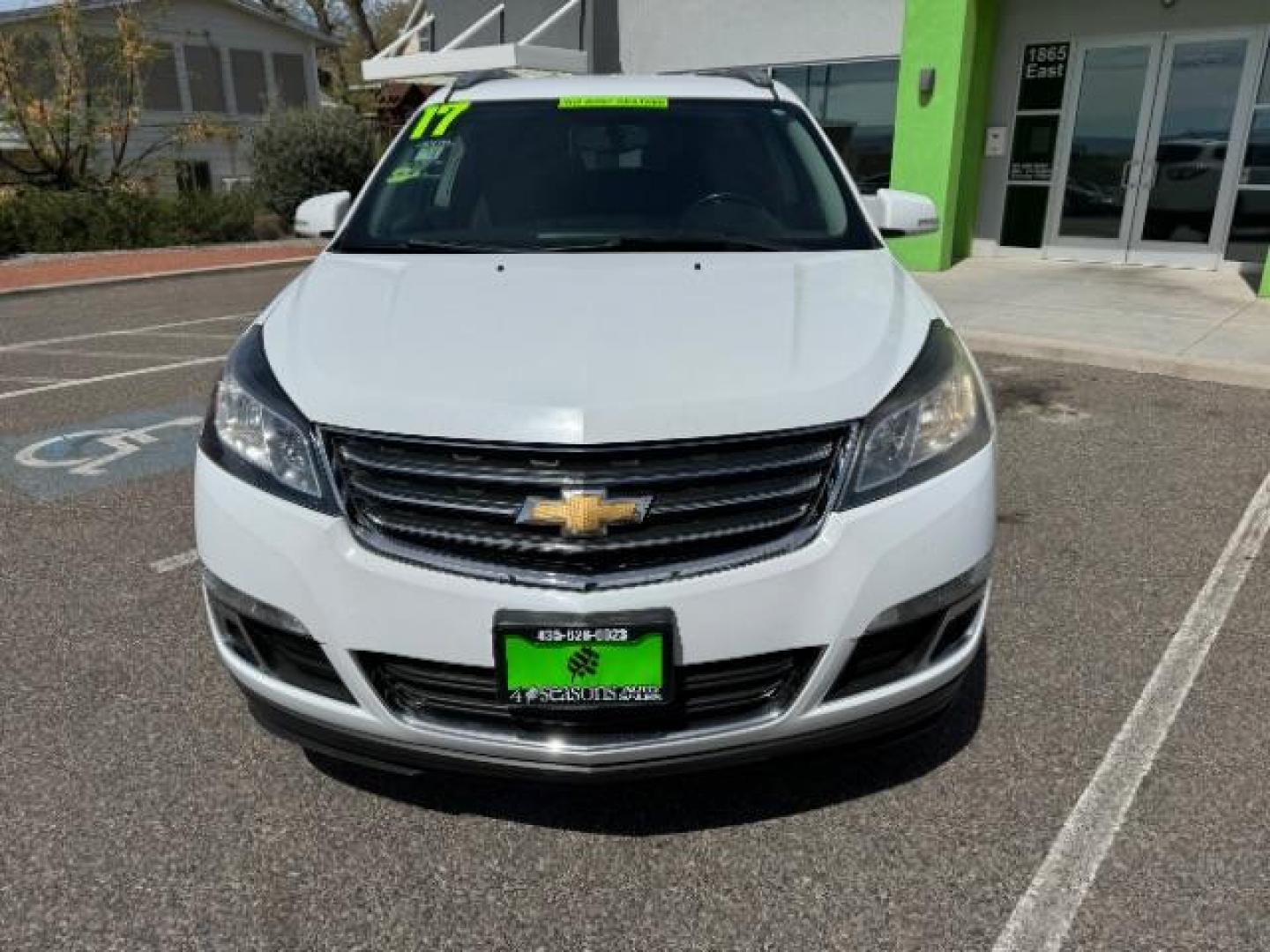 2017 Summit White /Ebony, premium cloth Chevrolet Traverse 1LT FWD (1GNKRGKD8HJ) with an 3.6L V6 DOHC 24V engine, 6-Speed Automatic transmission, located at 1865 East Red Hills Pkwy, St. George, 84770, (435) 628-0023, 37.120850, -113.543640 - We specialize in helping ALL people get the best financing available. No matter your credit score, good, bad or none we can get you an amazing rate. Had a bankruptcy, divorce, or repossessions? We give you the green light to get your credit back on the road. Low down and affordable payments that fit - Photo#2