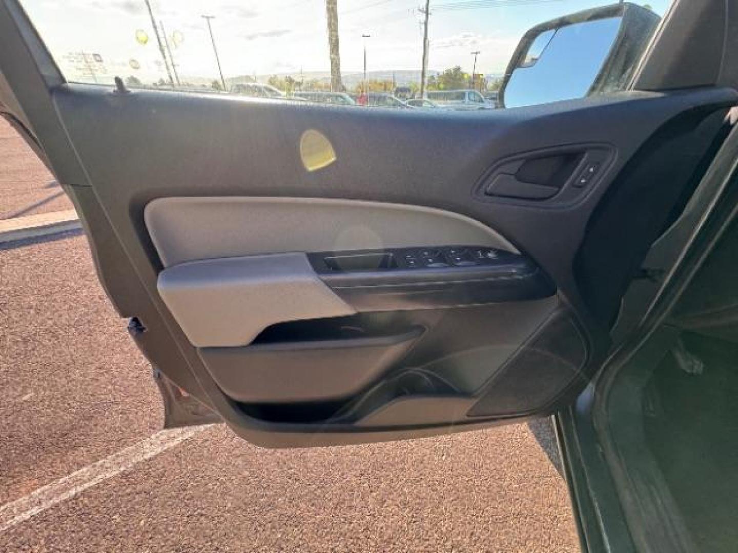 2016 Cyber Gray Metallic Chevrolet Colorado CREW CAB PICKUP 4-DR (1GCGTBE32G1) with an 3.6L V6 DOHC 24V GAS engine, 6-Speed Automatic transmission, located at 1865 East Red Hills Pkwy, St. George, 84770, (435) 628-0023, 37.120850, -113.543640 - Photo#17