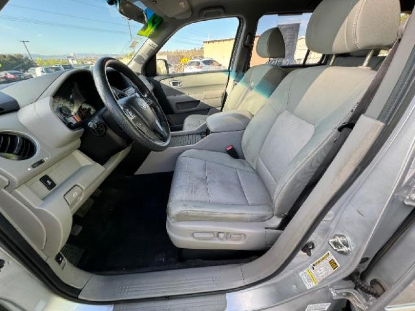 2012 Alabaster Silver Metallic /Gray Cloth Interior Honda Pilot EX 4WD 5-Spd AT (5FNYF4H40CB) with an 3.5L V6 SOHC 24V engine, 5-Speed Automatic transmission, located at 940 North Main Street, Cedar City, UT, 84720, (435) 628-0023, 37.692936, -113.061897 - Photo#17