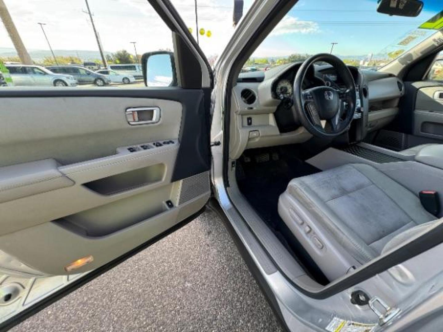 2012 Alabaster Silver Metallic /Gray Cloth Interior Honda Pilot EX 4WD 5-Spd AT (5FNYF4H40CB) with an 3.5L V6 SOHC 24V engine, 5-Speed Automatic transmission, located at 940 North Main Street, Cedar City, UT, 84720, (435) 628-0023, 37.692936, -113.061897 - Photo#15