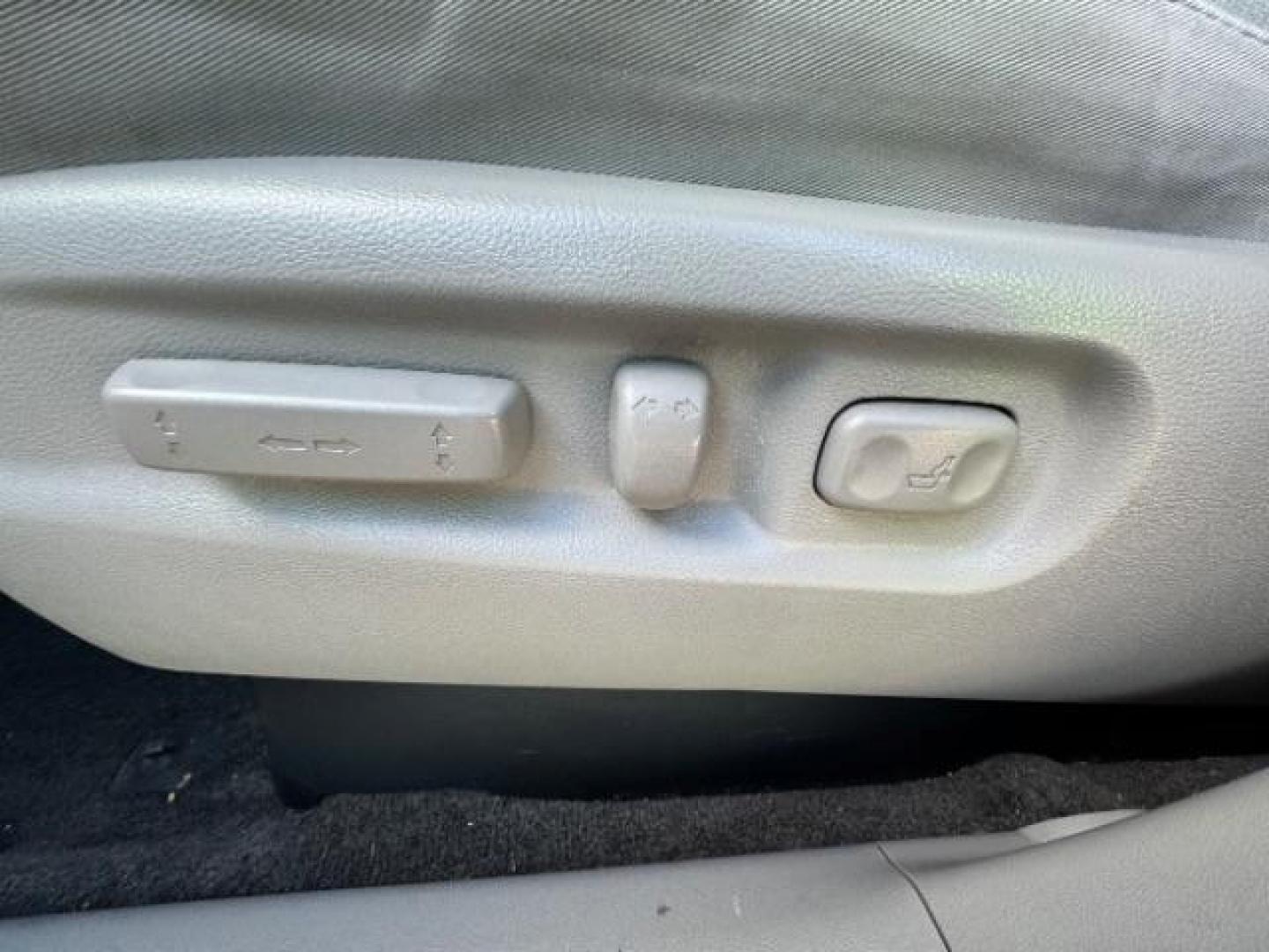 2012 Alabaster Silver Metallic /Gray Cloth Interior Honda Pilot EX 4WD 5-Spd AT (5FNYF4H40CB) with an 3.5L V6 SOHC 24V engine, 5-Speed Automatic transmission, located at 940 North Main Street, Cedar City, UT, 84720, (435) 628-0023, 37.692936, -113.061897 - Photo#18