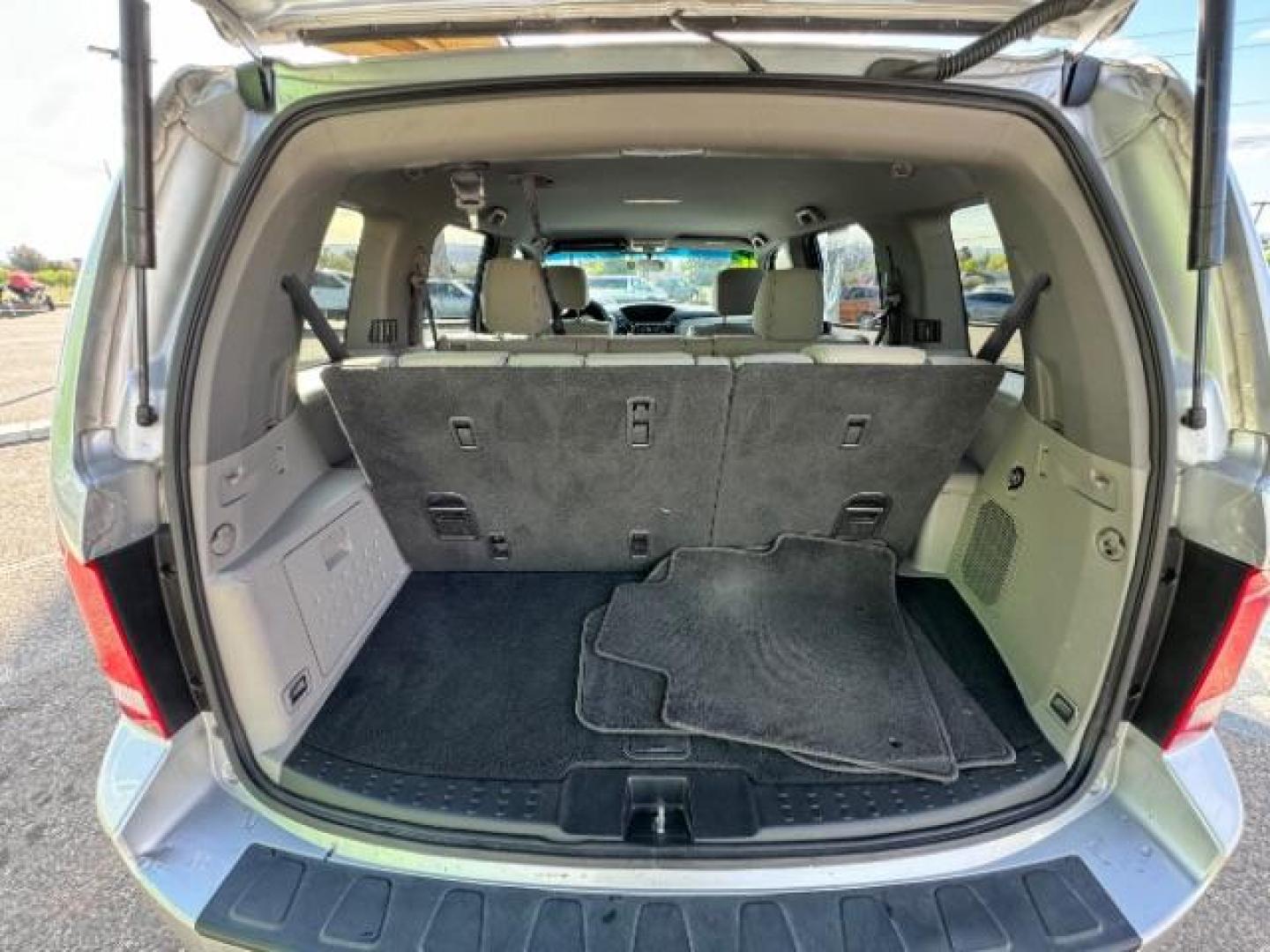 2012 Alabaster Silver Metallic /Gray Cloth Interior Honda Pilot EX 4WD 5-Spd AT (5FNYF4H40CB) with an 3.5L V6 SOHC 24V engine, 5-Speed Automatic transmission, located at 940 North Main Street, Cedar City, UT, 84720, (435) 628-0023, 37.692936, -113.061897 - Photo#31