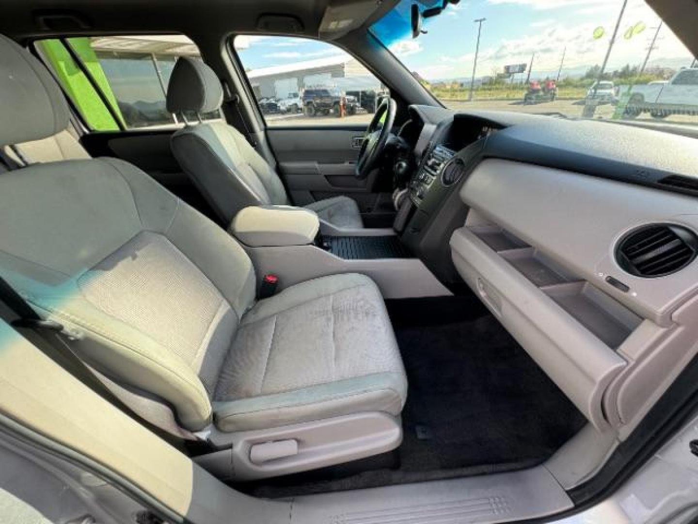 2012 Alabaster Silver Metallic /Gray Cloth Interior Honda Pilot EX 4WD 5-Spd AT (5FNYF4H40CB) with an 3.5L V6 SOHC 24V engine, 5-Speed Automatic transmission, located at 940 North Main Street, Cedar City, UT, 84720, (435) 628-0023, 37.692936, -113.061897 - Photo#36